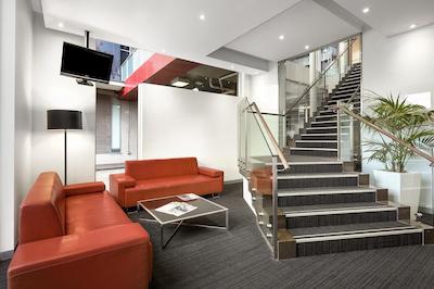 کست کارلین اسپرینگز