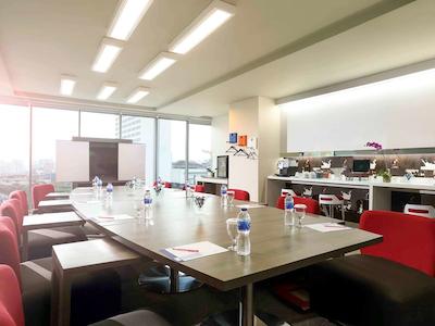 نوتل جاکارتا گاجاه مادا