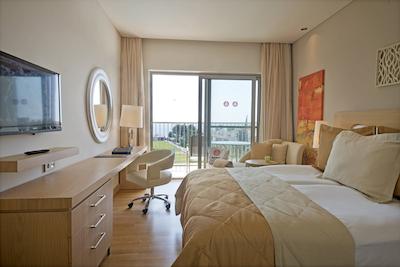 توی سنسیمار اندیز بای باروت هتلز