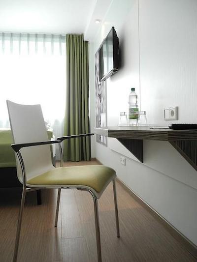 هتل اسپرتفروم رستک