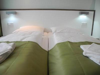 هتل اسپرتفروم رستک