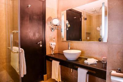 د بما نیربی