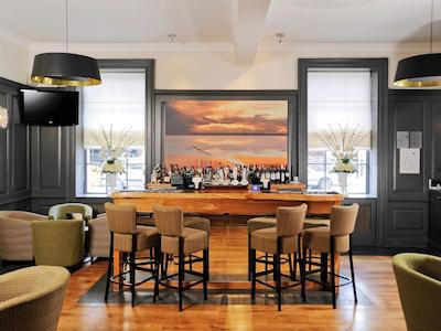 مرکور اسودامپتون سنتر دلفین