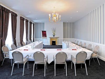 مرکور اسودامپتون سنتر دلفین