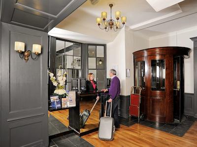 مرکور اسودامپتون سنتر دلفین