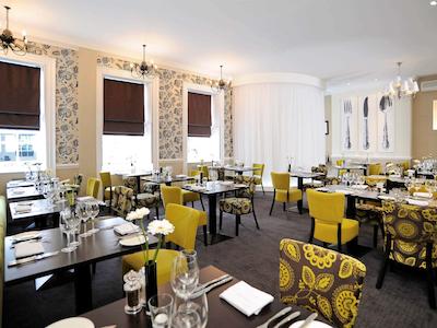 مرکور اسودامپتون سنتر دلفین