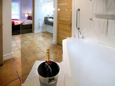 نوتل توین واترز