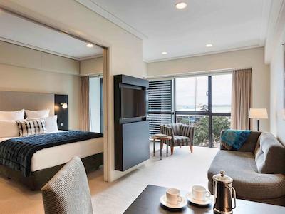 د سبل اوکلاند ویادوکت هاربور