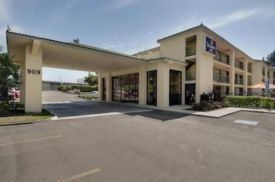 واگابند این اکسکوتیو ساکرامنتو (اُلد تون)