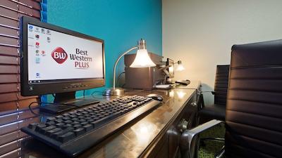 بست وسترن پلاس اسپرینگفیلد آیرپرت این