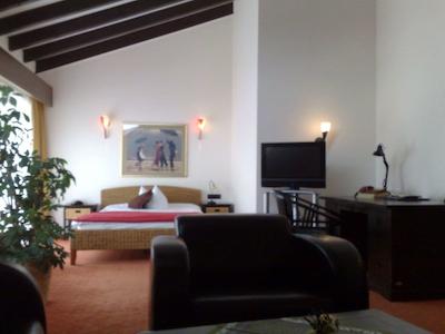 هتزل هتل لون