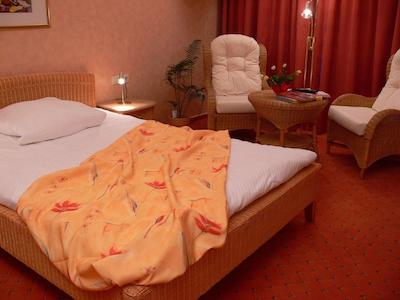 هتزل هتل لون