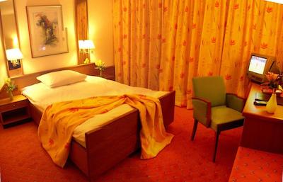 هتزل هتل لون