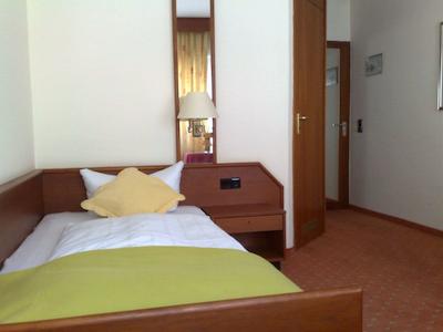 هتزل هتل لون