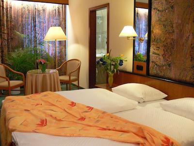 هتزل هتل لون