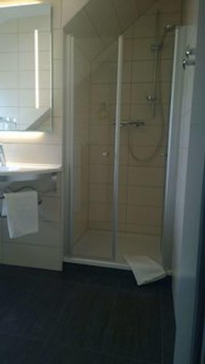 هتزل هتل لون