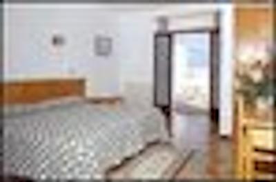 هستال د لا کاراول-لا ایی