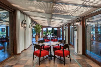 الیت ورلد بیزینس هتل