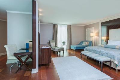 الیت ورلد بیزینس هتل