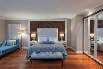 الیت ورلد بیزینس هتل