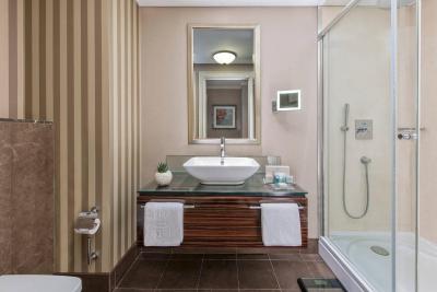 الیت ورلد بیزینس هتل