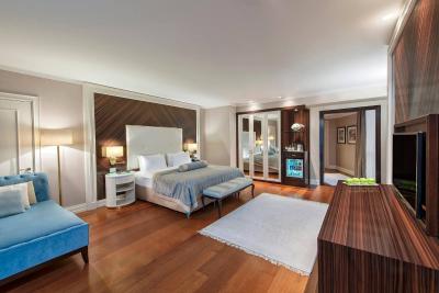 الیت ورلد بیزینس هتل