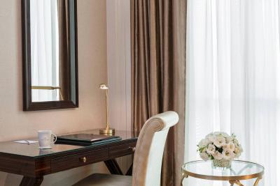 الیت ورلد بیزینس هتل