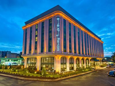 الیت ورلد بیزینس هتل