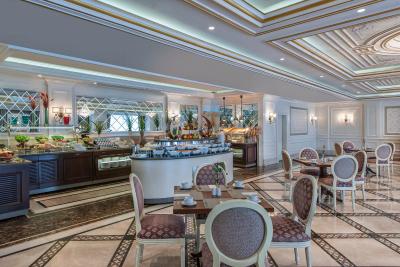 الیت ورلد بیزینس هتل