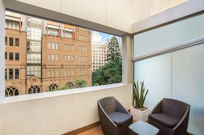 تراولج هتل اسیدنی وینیارد