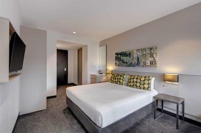 تراولج هتل اسیدنی وینیارد