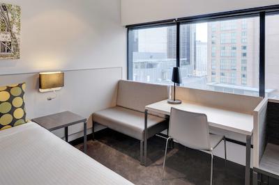 تراولج هتل اسیدنی وینیارد