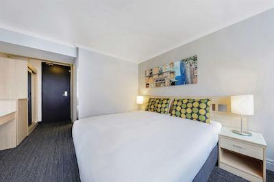 تراولج هتل اسیدنی وینیارد