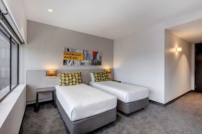 تراولج هتل اسیدنی وینیارد