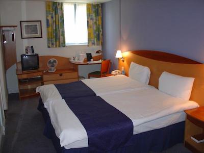 دز هتل لندن-واترلو