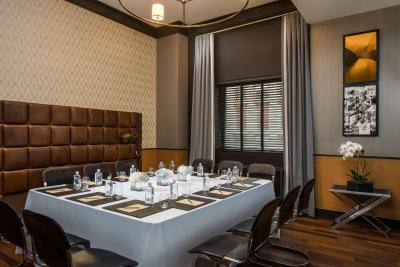 جیلد هال ا دمپسُن هتل