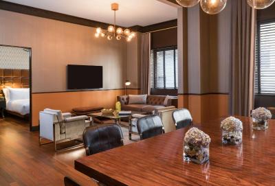 جیلد هال ا دمپسُن هتل