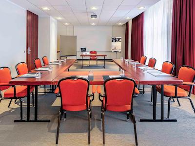 مرکور هتل ارفورت آلتستادت