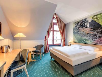 مرکور هتل ارفورت آلتستادت