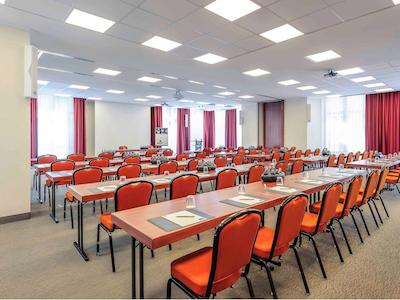 مرکور هتل ارفورت آلتستادت