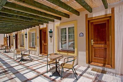 هتل کرتیجو لا رینا