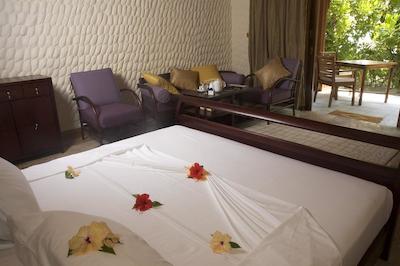 اولهوولی بیچ اند اسپا