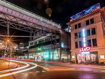 ایبیز استیلز لاوسان سنتر مادهوس