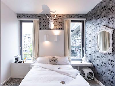 ایبیز استیلز لاوسان سنتر مادهوس