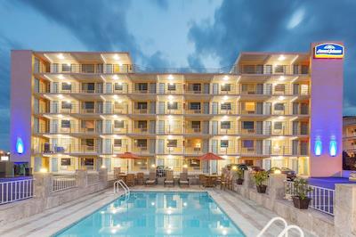 هوارد جهنسُن بای ویندهام ویرجینیا بیچ ات د بیچ