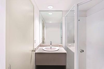 تراولج هتل اسیدنی