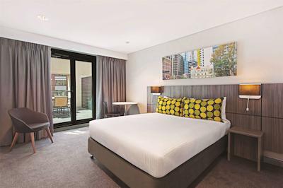 تراولج هتل اسیدنی