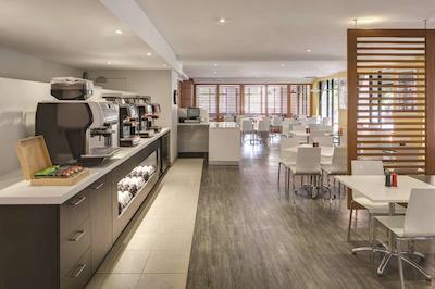 تراولج هتل اسیدنی