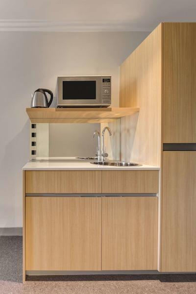 تراولج هتل اسیدنی