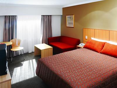 تراولج هتل اسیدنی